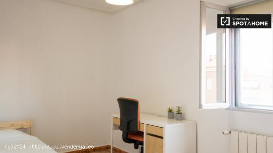 Se alquila habitación amueblada en apartamento de 3 dormitorios, Getafe - MADRID