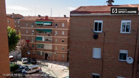 Se alquila habitación amueblada en apartamento de 3 dormitorios, Getafe - MADRID