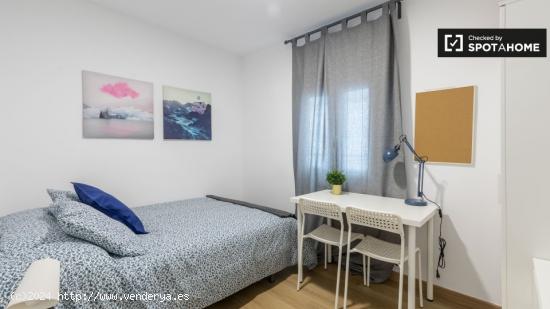 Bonita habitación en alquiler en apartamento de 5 dormitorios en La Saidia - VALENCIA