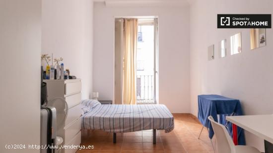 Habitación doble en apartamento de 4 dormitorios en Centro, Madrid - MADRID