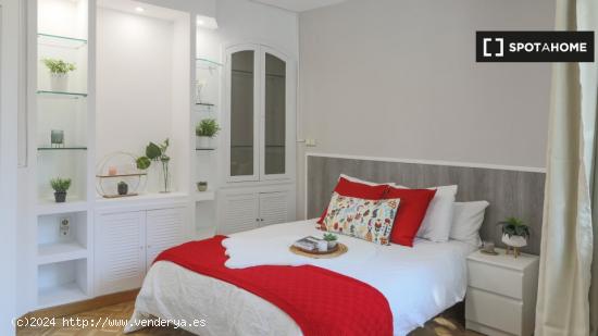 Habitación luminosa con cama doble en alquiler en Delicias - MADRID