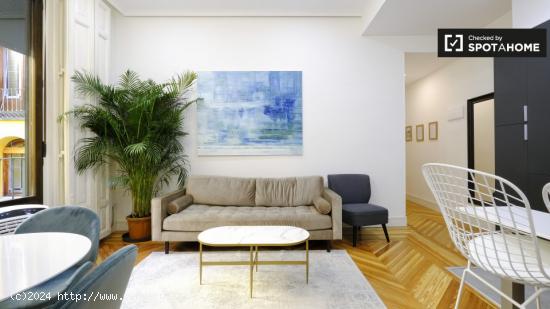 Elegante apartamento de 1 dormitorio en alquiler en Malasaña - MADRID