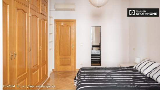 Preciosa habitación con cama doble en alquiler en La Latina - MADRID