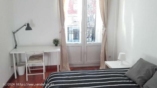  Encantadora habitación con cama doble en alquiler en Argüelles - MADRID 