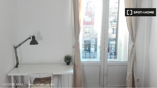 Encantadora habitación con cama doble en alquiler en Argüelles - MADRID