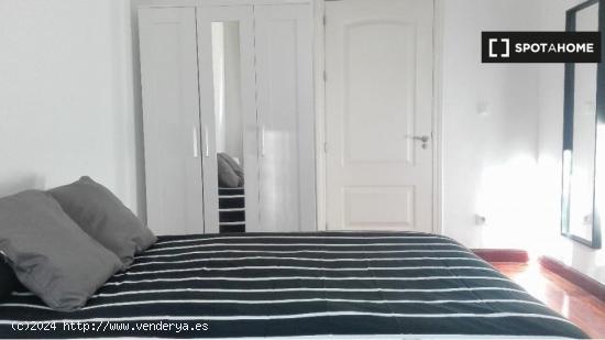 Encantadora habitación con cama doble en alquiler en Argüelles - MADRID