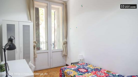  Bonita habitación con cama de matrimonio en alquiler en Argüelles - MADRID 