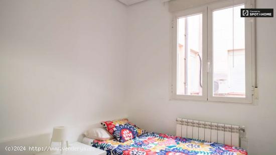  Encantadora habitación con cama doble en alquiler en Argüelles. - MADRID 