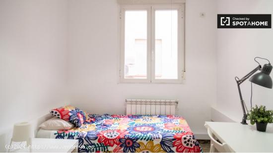 Encantadora habitación con cama doble en alquiler en Argüelles. - MADRID