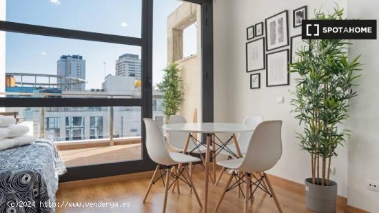 Hermoso apartamento tipo estudio con balcón en alquiler en Sanchinarro - MADRID