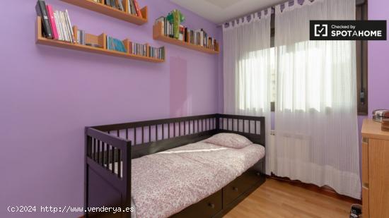 Se alquila habitación en apartamento de 3 dormitorios en Vicálvaro, Madrid - MADRID