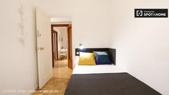 Cómoda habitación en alquiler en apartamento de 6 dormitorios, Nueva España - MADRID