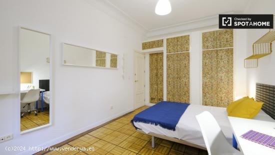 Acogedora habitación en apartamento de 7 dormitorios en Argüelles, Madrid - MADRID