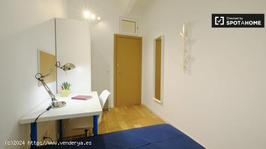 Acogedora habitación en apartamento de 7 dormitorios en Argüelles, Madrid - MADRID