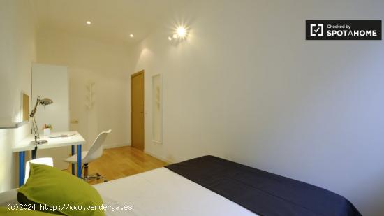 Acogedora habitación en apartamento de 7 dormitorios en Argüelles, Madrid - MADRID