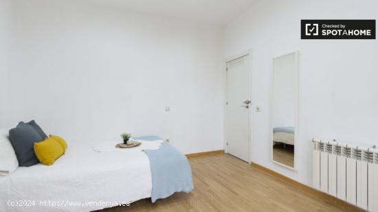 Moderna habitación en alquiler en apartamento de 5 dormitorios, La Latina - MADRID