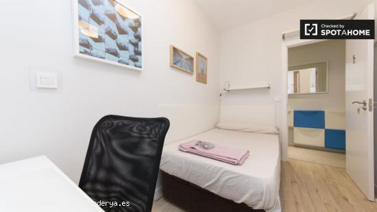 Bonita habitación en alquiler en un apartamento de 4 dormitorios en Getafe - MADRID