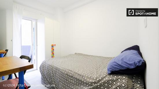 Encantadora habitación con cama doble y baño privado en alquiler en Puerta del Ángel - MADRID