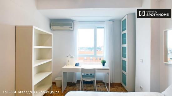 Preciosa habitación en alquiler en apartamento de 4 dormitorios, Imperial - MADRID