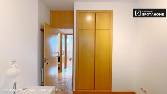 Hermosa habitación en alquiler en apartamento de 4 dormitorios, Imperial - MADRID