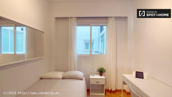 Hermosa habitación en alquiler en apartamento de 4 dormitorios, Imperial - MADRID