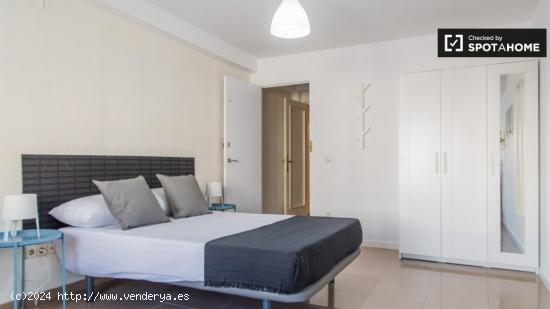 Encantadora habitación en alquiler en apartamento de 6 dormitorios en L'Eixample - VALENCIA