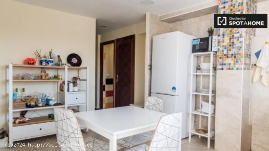 Apartamento de 4 dormitorios en alquiler en Ciutat Vella - VALENCIA