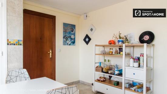 Apartamento de 4 dormitorios en alquiler en Ciutat Vella - VALENCIA