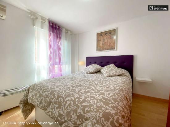  Habitación luminosa en alquiler en apartamento de 3 dormitorios en Poblats Marítims - VALENCIA 