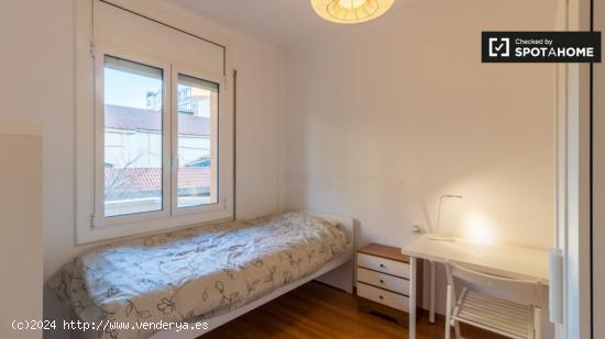 Acogedora habitación en alquiler en apartamento de 3 dormitorios, cerca de Casa Lleó Morera, L'Esq