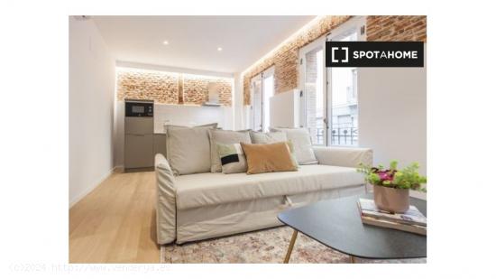 Elegante apartamento de 1 dormitorio con balcón en alquiler en La Latina - MADRID