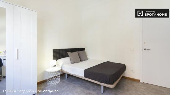 Se alquila hermosa habitación en elegante apartamento de 6 dormitorios, ideal para solteros, en Pue