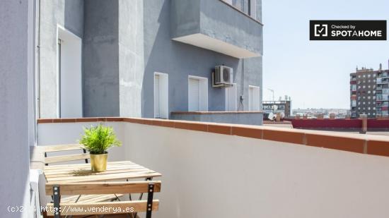 Increíble habitación con baño y balcón en alquiler en residencia de 15 habitaciones en Atocha - 