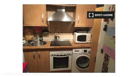 Alquiler de habitaciones en apartamento de 2 dormitorios en Cuatro Vientos - MADRID