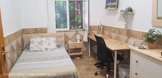 Alquiler de habitaciones en casa de 4 dormitorios en Poblats Maritims - VALENCIA