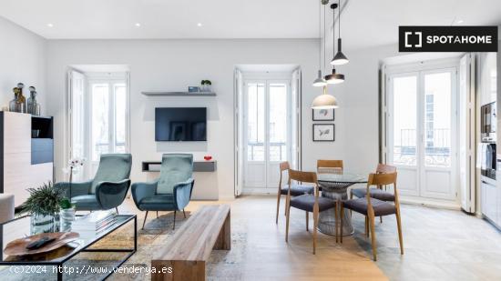 Exclusivo apartamento de 2 habitaciones con diseño moderno, en alquiler en Chueca - MADRID