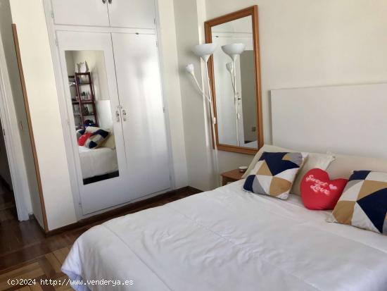  Se alquilan habitaciones en apartamento de 3 dormitorios en Madrid - MADRID 