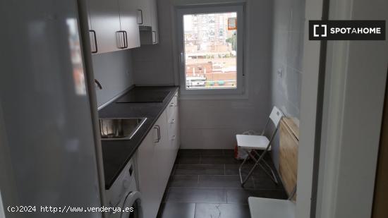 Habitación en piso compartido en madrid. - MADRID