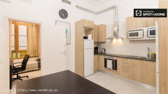 Alquiler de habitaciones en apartamento de 7 dormitorios en Barcelona - BARCELONA