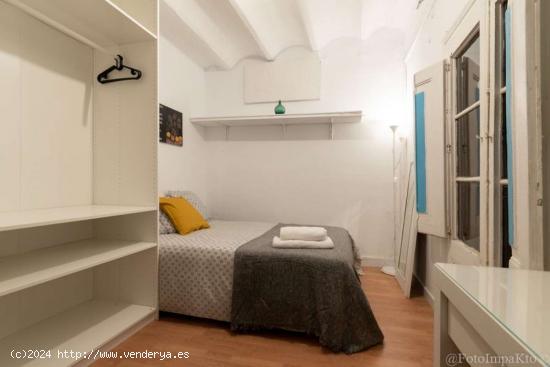  Alquiler de habitaciones en apartamento de 7 dormitorios en Barcelona - BARCELONA 