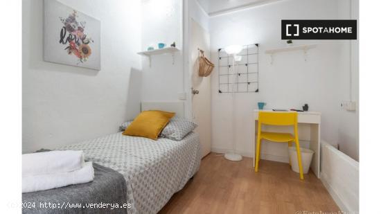 Alquiler de habitaciones en apartamento de 7 dormitorios en Barcelona - BARCELONA