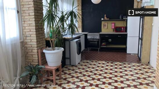 Apartamento de 2 dormitorios en alquiler en Ciutat Vella, Valencia - VALENCIA