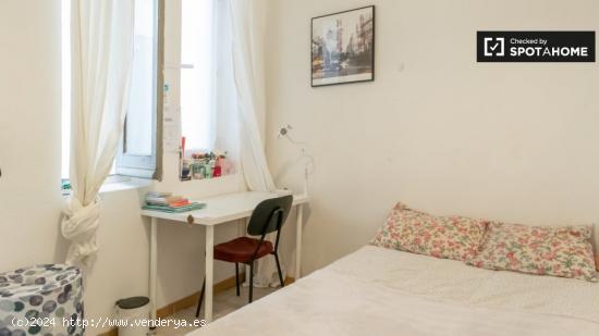 Habitaciones para alquilar en apartamento de 5 dormitorios en Madrid - MADRID