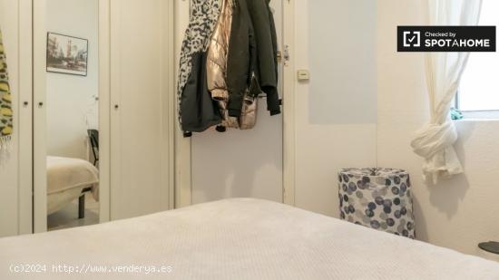 Habitaciones para alquilar en apartamento de 5 dormitorios en Madrid - MADRID