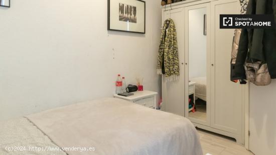 Habitaciones para alquilar en apartamento de 5 dormitorios en Madrid - MADRID