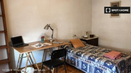 Habitación en piso compartido en Pamplona - NAVARRA