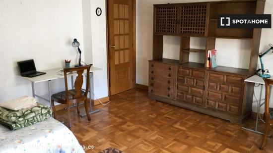 Habitación en piso compartido en Pamplona - NAVARRA