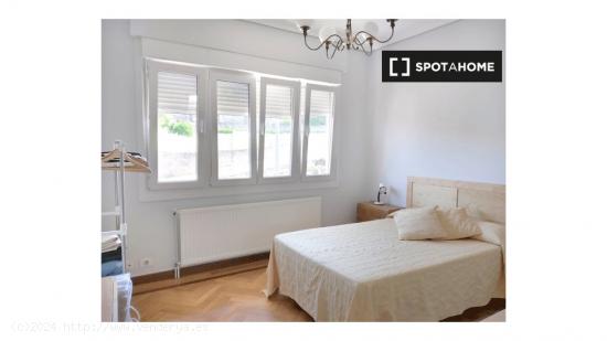 Alquiler de habitaciones en piso de 5 dormitorios en Vigo - PONTEVEDRA