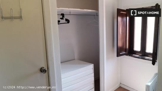 Habitaciones en alquiler en apartamento de 5 dormitorios en Alcalá De Henares. - MADRID