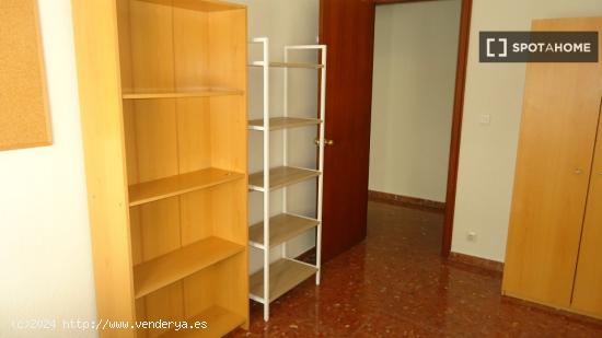 Habitación en piso compartido en Córdoba - CORDOBA